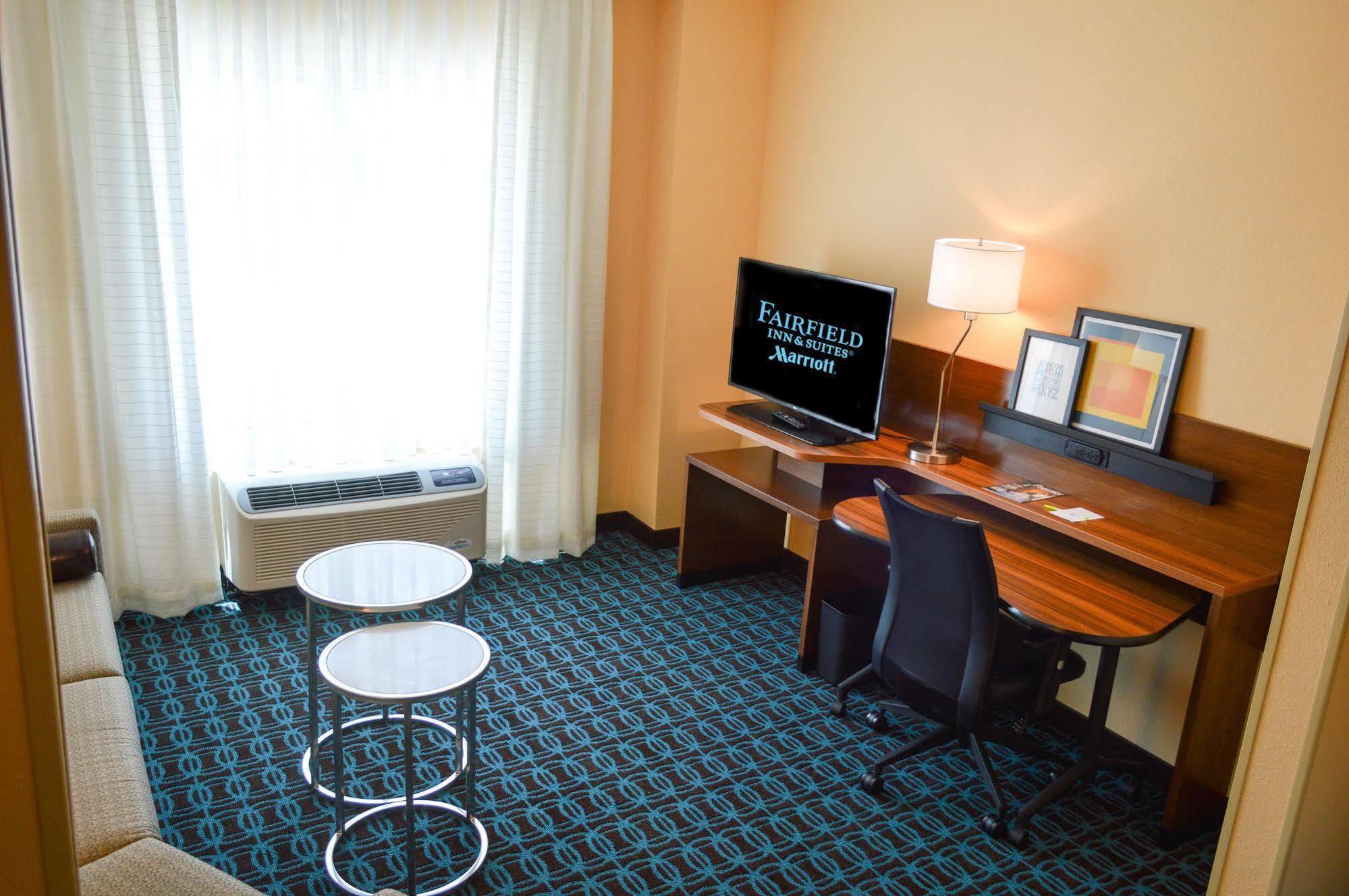 Hotel Fairfield & By Marriott Brooks Base