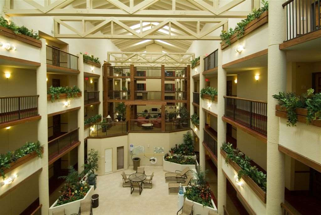 Hilton Garden Airport 3*