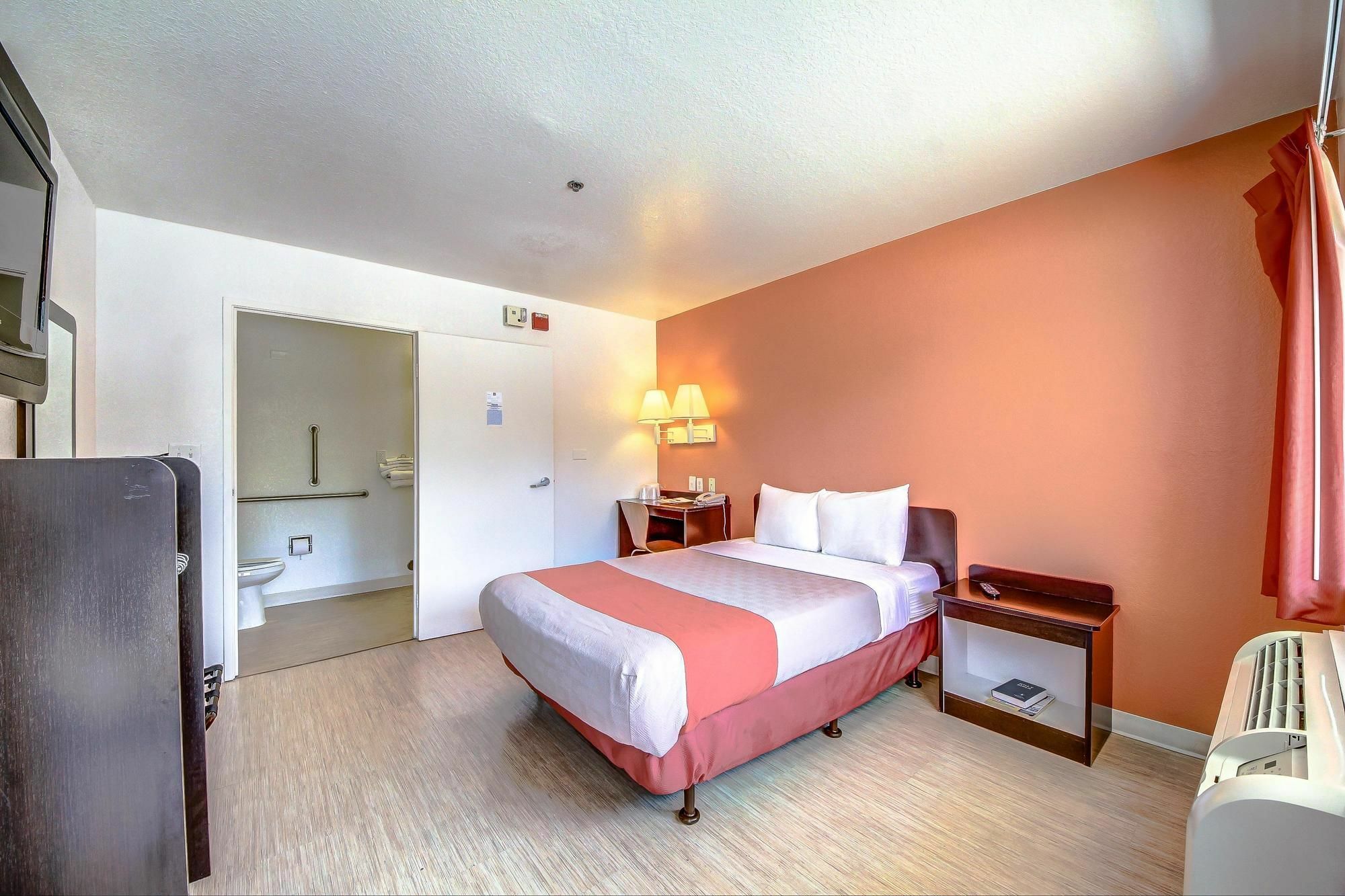 Hotel 6 San Antonio, Tx Six Flags Fiesta Tx - La Cantera Area San Antonio