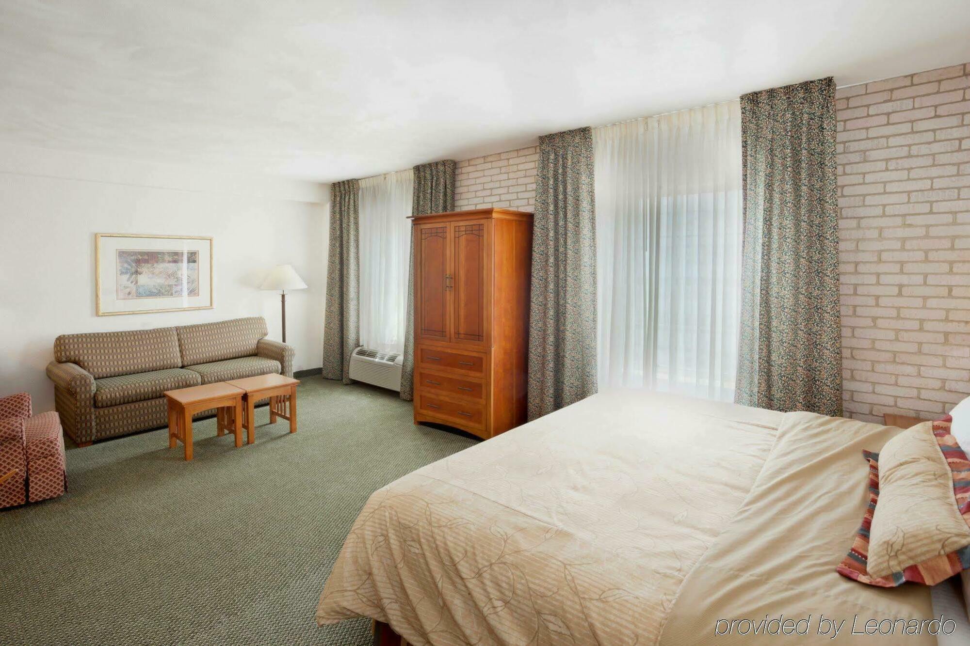 Hotel Staybridge Airport By Ihg 3*