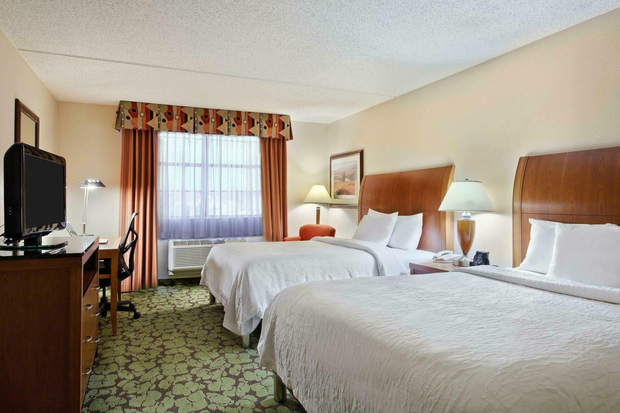 Hilton Garden Airport Hotel 3*