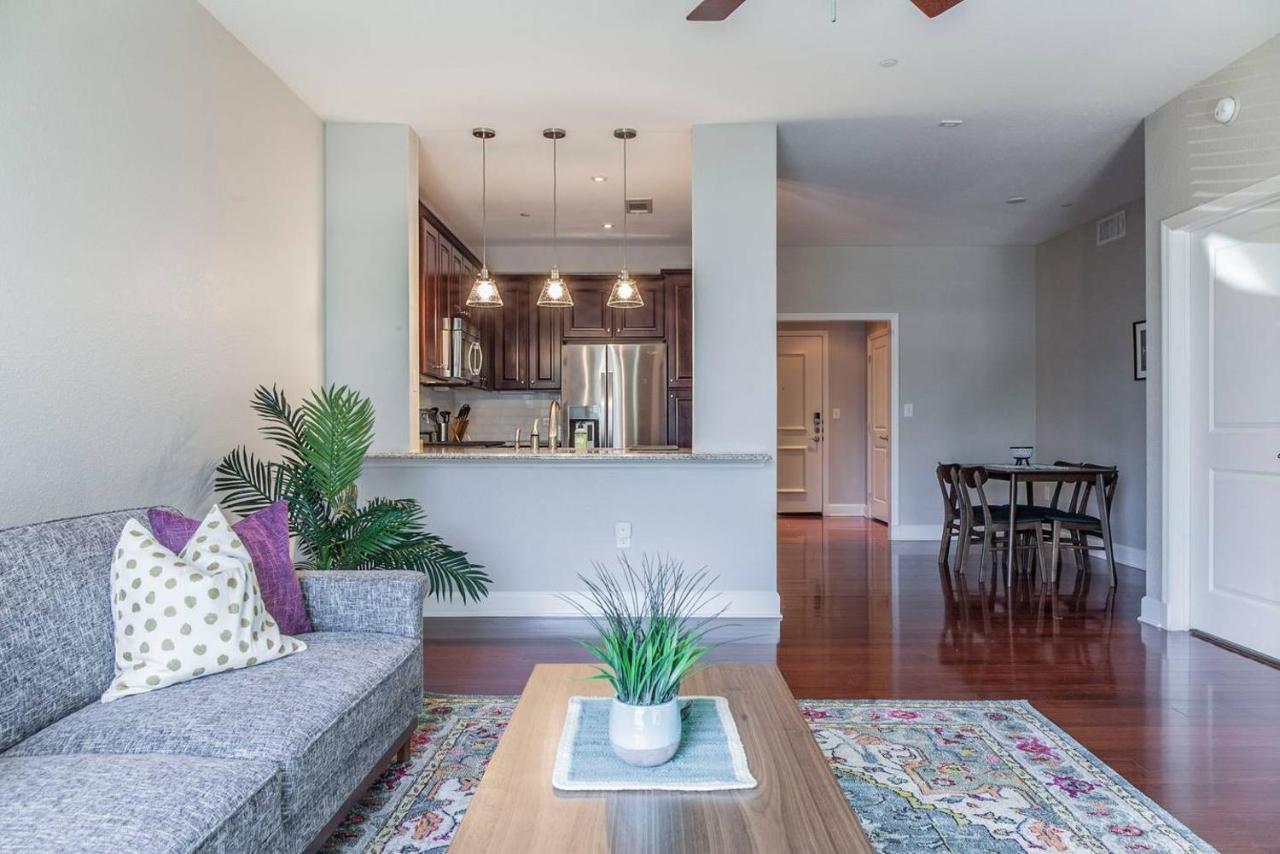 Relaxing Getaway + Pool + Gym Apartment San Antonio