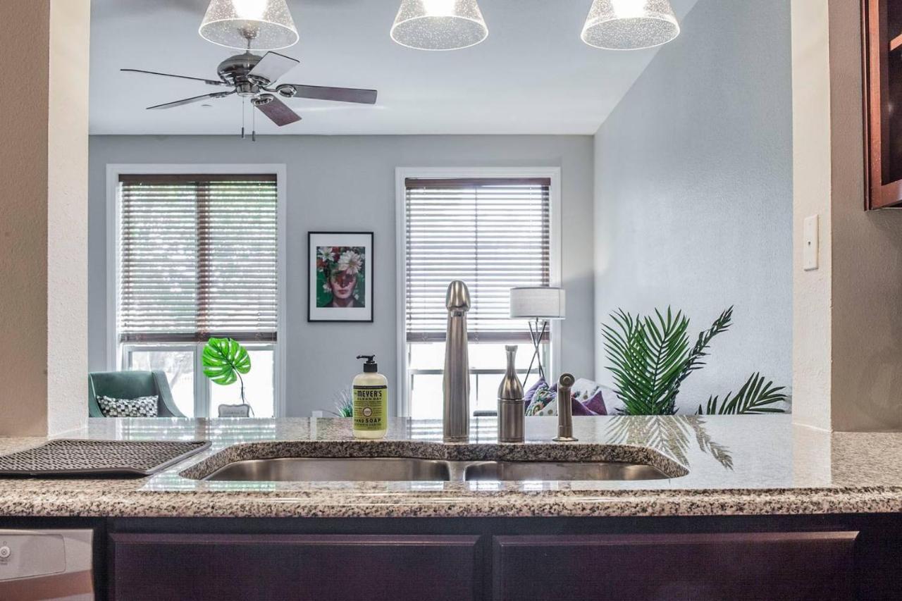 Relaxing Getaway + Pool + Gym Apartment San Antonio