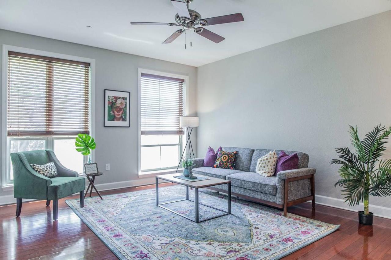 Apartment Relaxing Getaway + Pool + Gym San Antonio