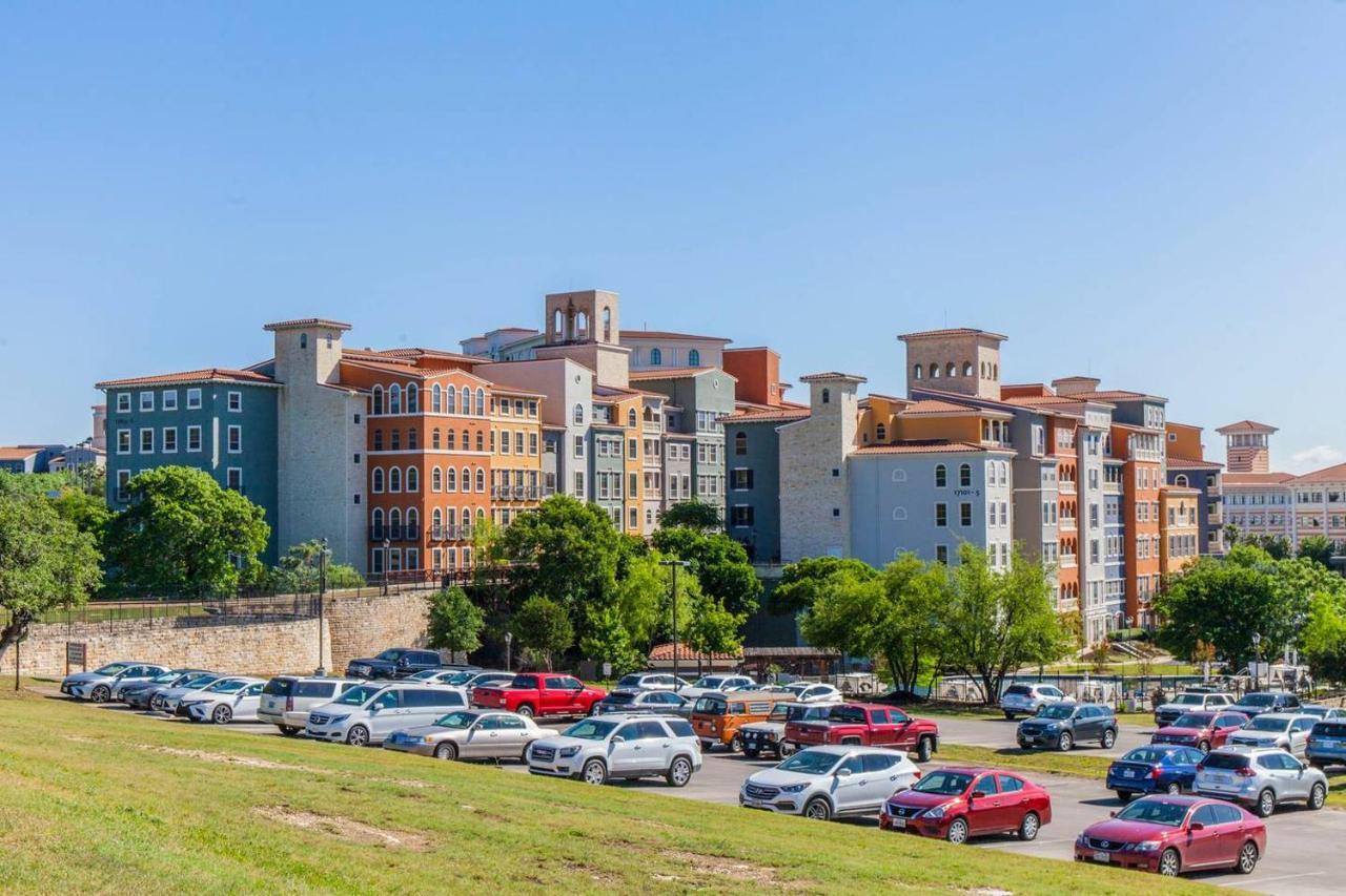 Relaxing Getaway + Pool + Gym Apartment San Antonio