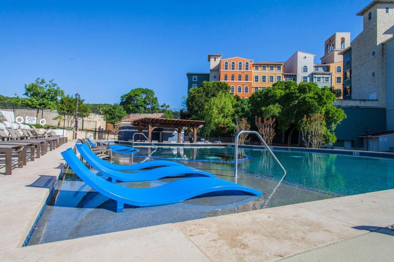 Relaxing Getaway + Pool + Gym *