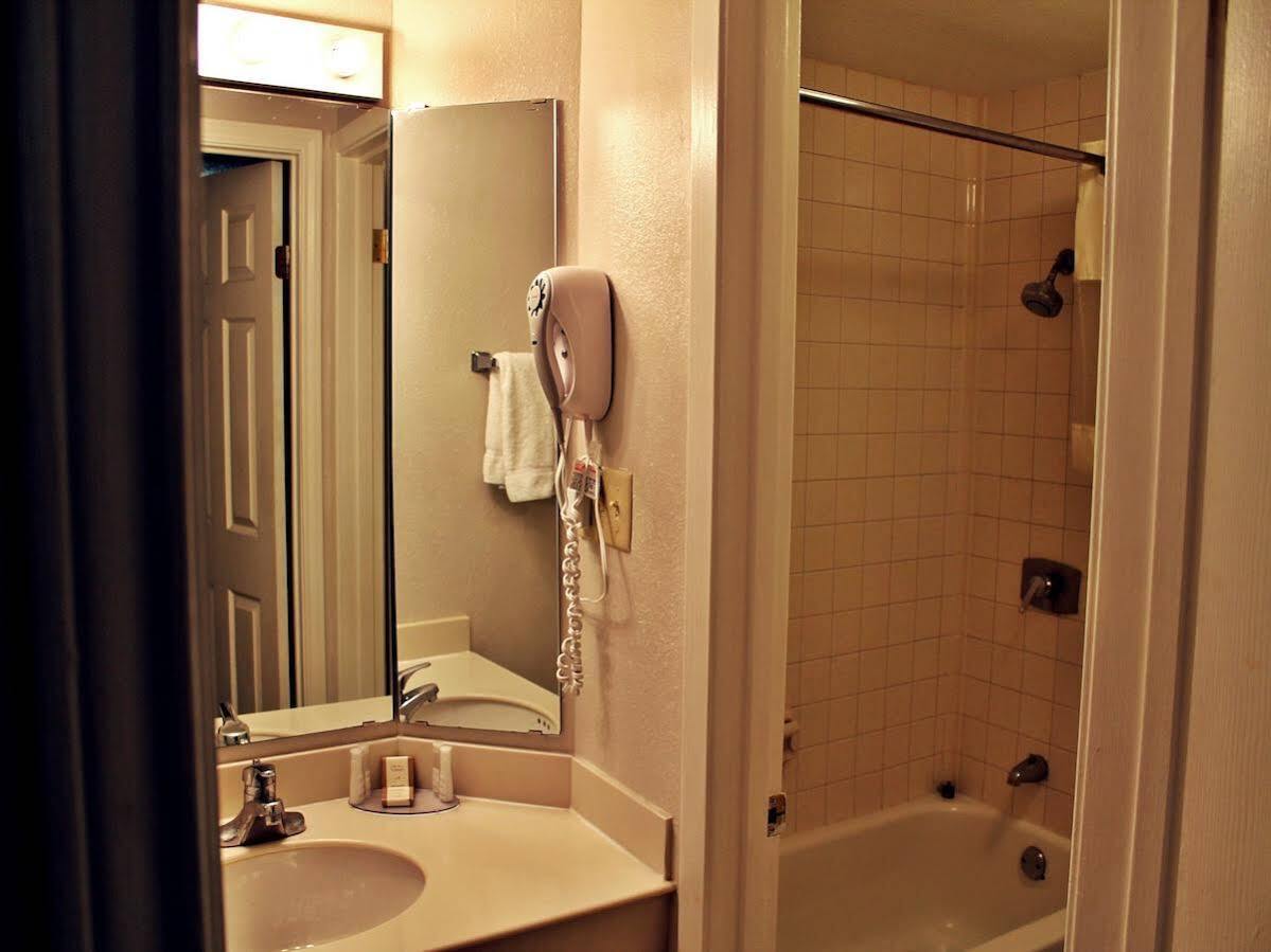 Baymont By Wyndham Near South Texas Medical Ctr Hotel 2*