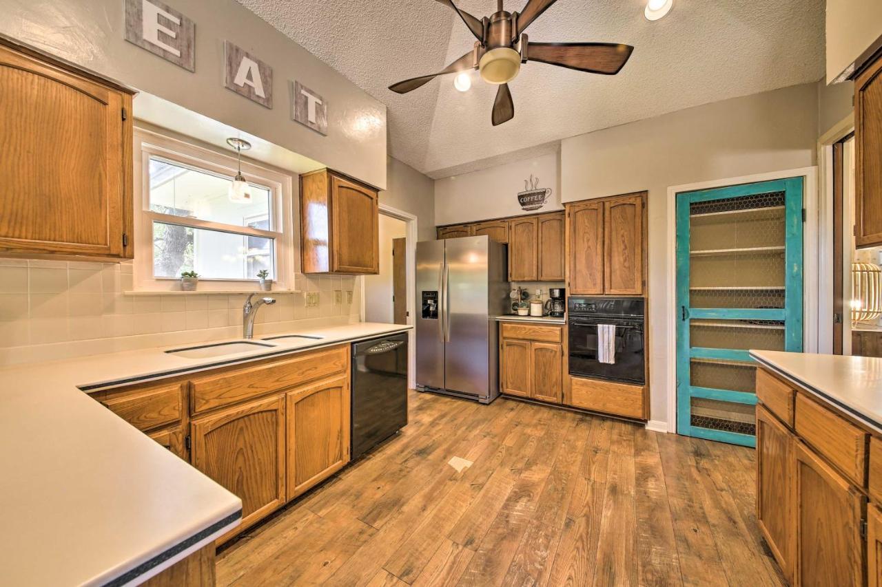 Family-friendly With Hot Tub And Deck *