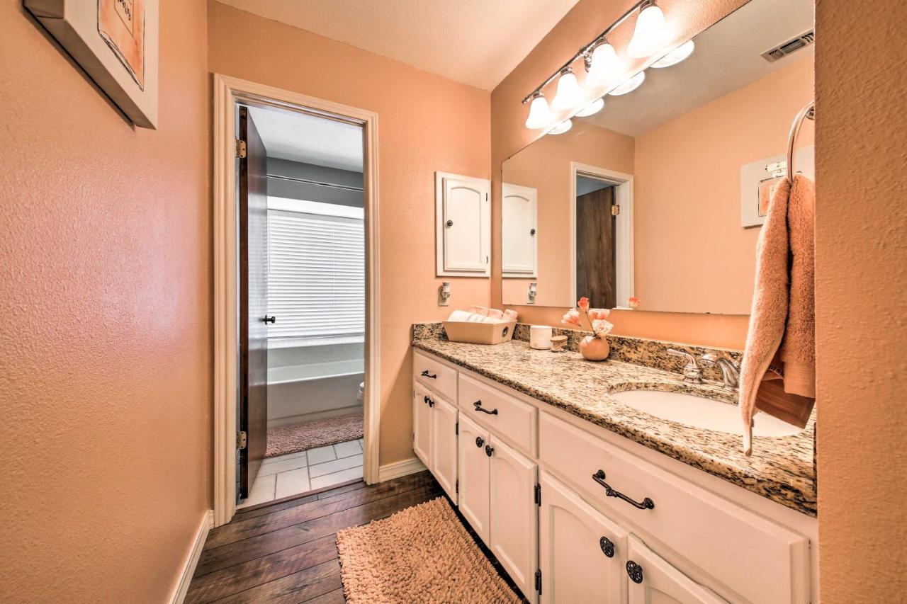 Family-friendly With Hot Tub And Deck Holiday home San Antonio