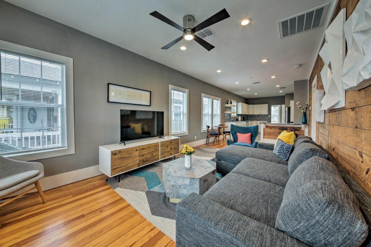 Holiday home With Yard - 2 Mi To Downtown!