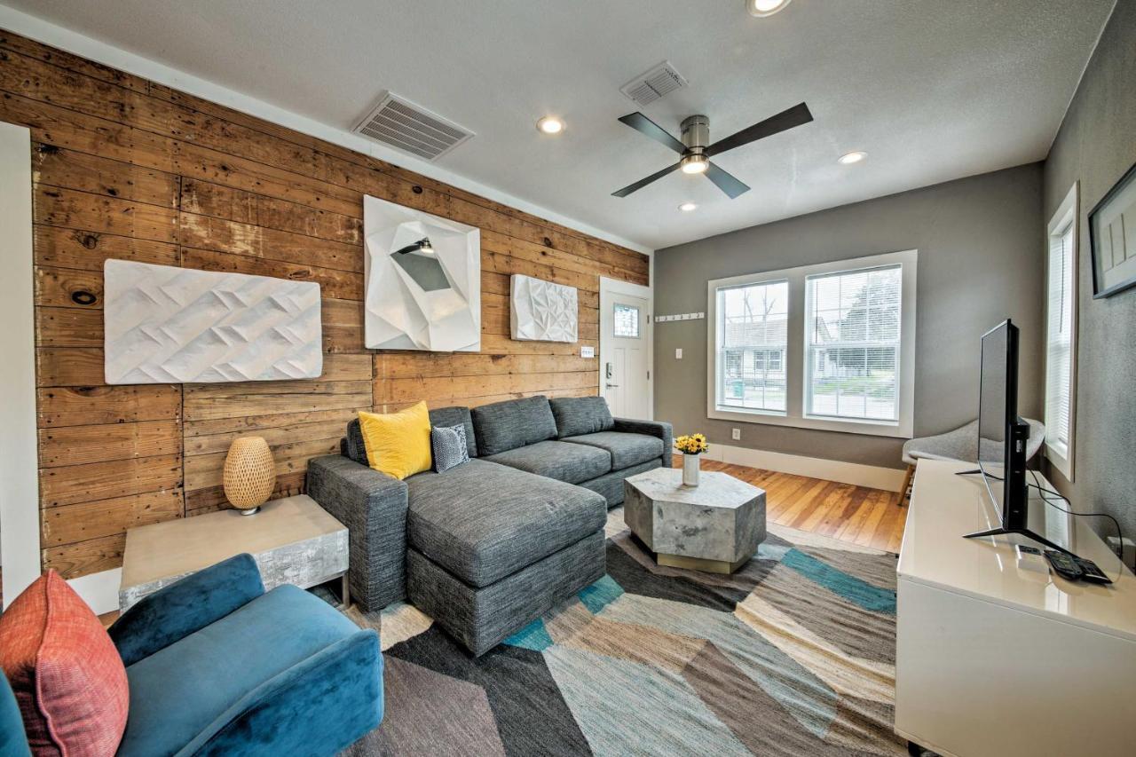 Holiday home With Yard - 2 Mi To Downtown!