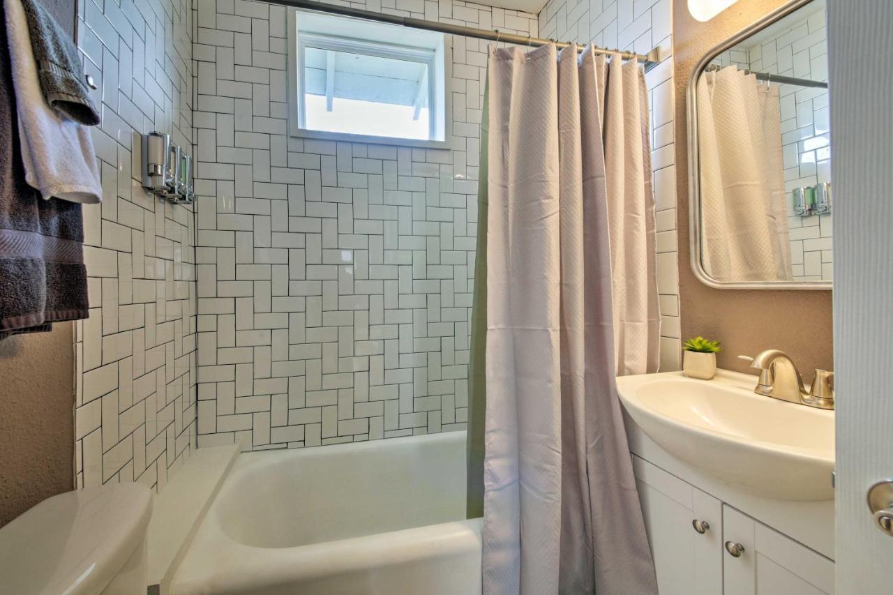 With Yard - 2 Mi To Downtown! Holiday home San Antonio