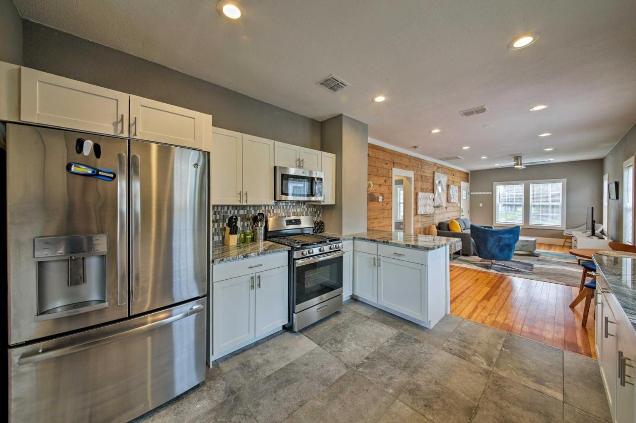 With Yard - 2 Mi To Downtown! Holiday home San Antonio