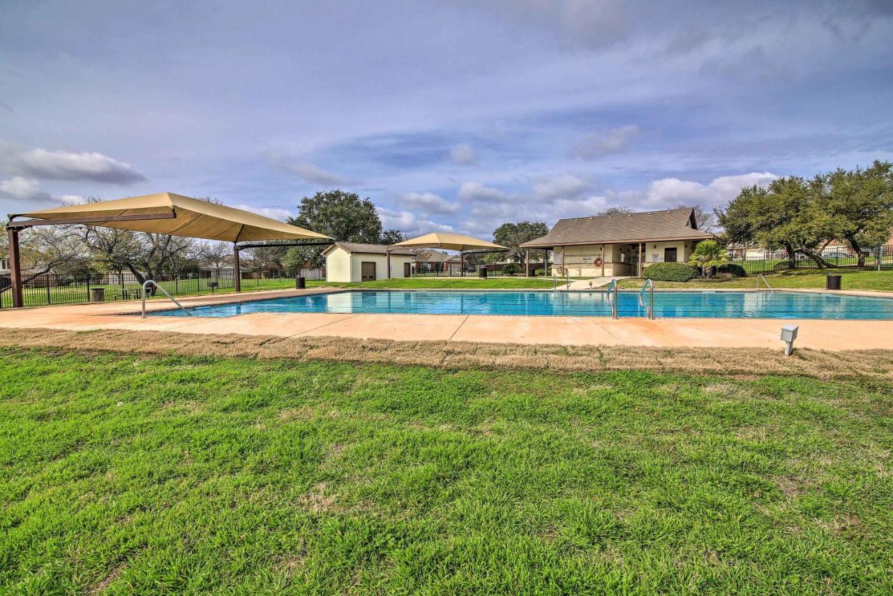 With Pool Access Near Lackland Afb Holiday home San Antonio