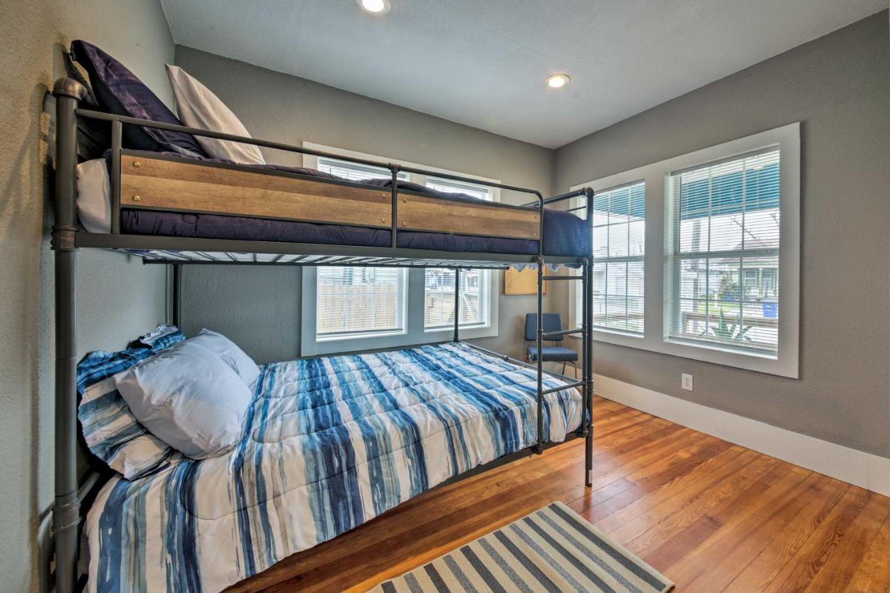 With Yard - 2 Mi To Downtown! Holiday home