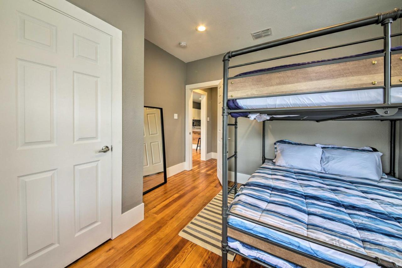 With Yard - 2 Mi To Downtown! Holiday home