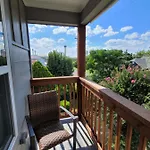 Spacious Townhouse Minutes From Downtown Sa.
