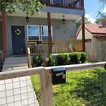 Spacious Townhouse Minutes From Downtown Sa.