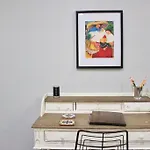 Casamagnolia - Cheerful 3-Bdrm Home, Free Parking, 30 Days Or More