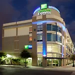 Holiday Inn Express Hotel & Suites San Antonio - Rivercenter Area By Ihg