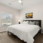 Lux San Antonio Apartments - Free Wifi - Pool - Gym
