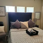 Spacious Townhouse Minutes From Downtown Sa.