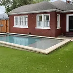 Woodlawn Avenue Beauty
