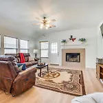 San Antonio Home With Game Room, 9 Mi To Seaworld!