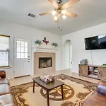 San Antonio Home With Game Room, 9 Mi To Seaworld!