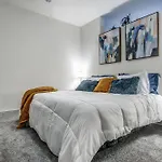 Modern Luxury Condo On Riverwalk #1335