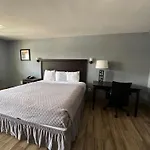 Hillview Inn At Six Flags Fiesta