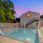 Econo Lodge Inn & Suites Near Lackland Afb