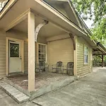 San Antonio Home With Patio - 3 Mi To River Walk!