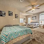 San Antonio Home With Patio - 3 Mi To River Walk!