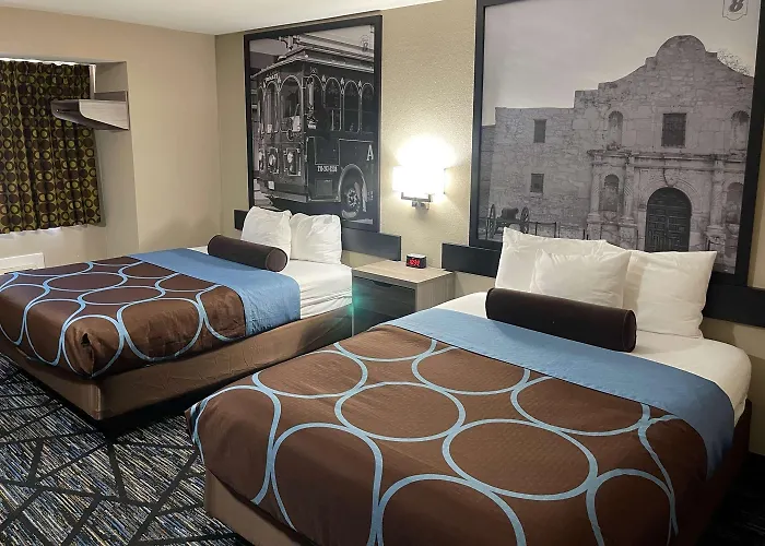 Super 8 By Wyndham San Antonio Downtown Ne