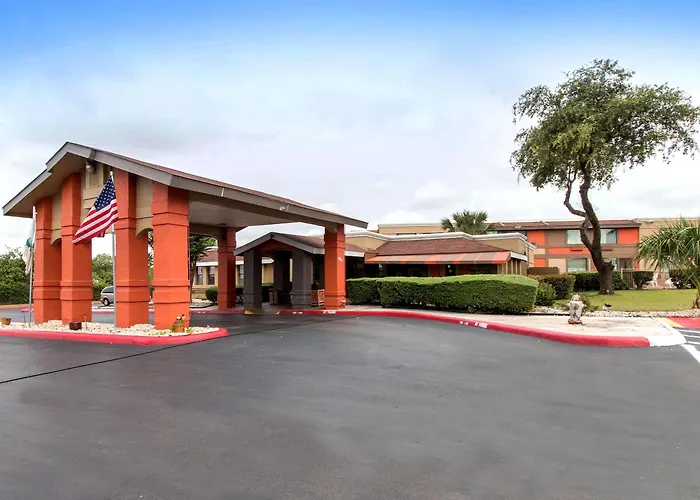 Quality Inn & Suites I-35 Near Frost Bank Center