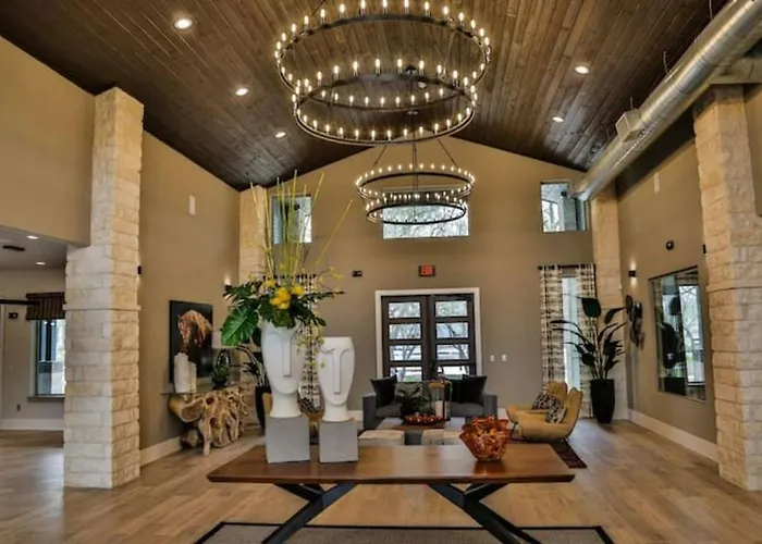 Lux San Antonio Apartments - Free Wifi - Pool - Gym