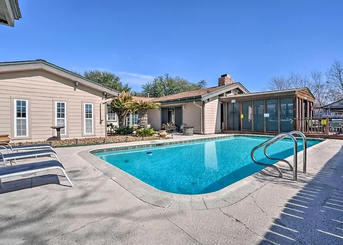 San Antonio Home With Pool, Near Lackland Afb!