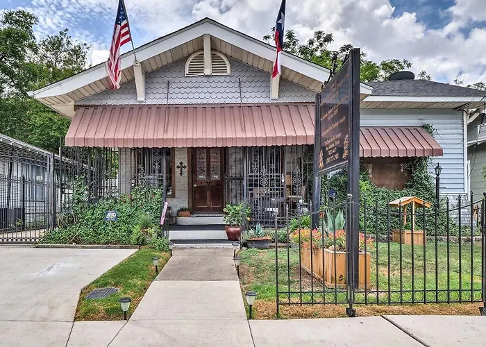 San Antonio Rental With Courtyard Walk To Riverwalk