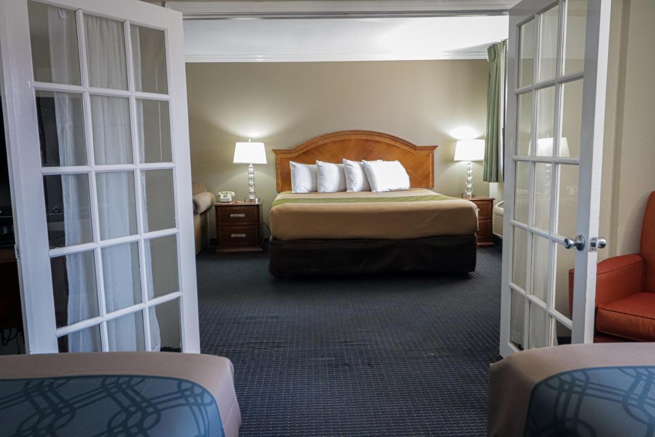 University & Motel San Antonio