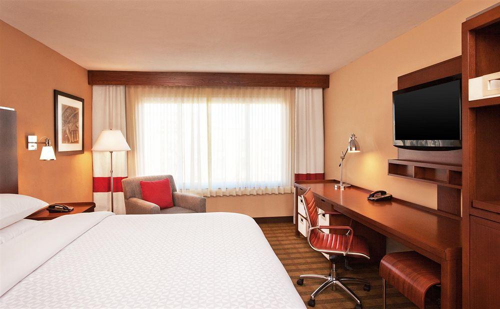 Hotel Drury & Airport