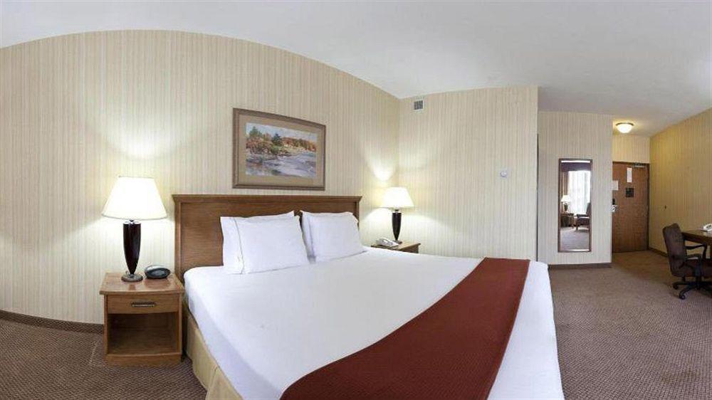 Express - Airport By Ihg Hotel San Antonio