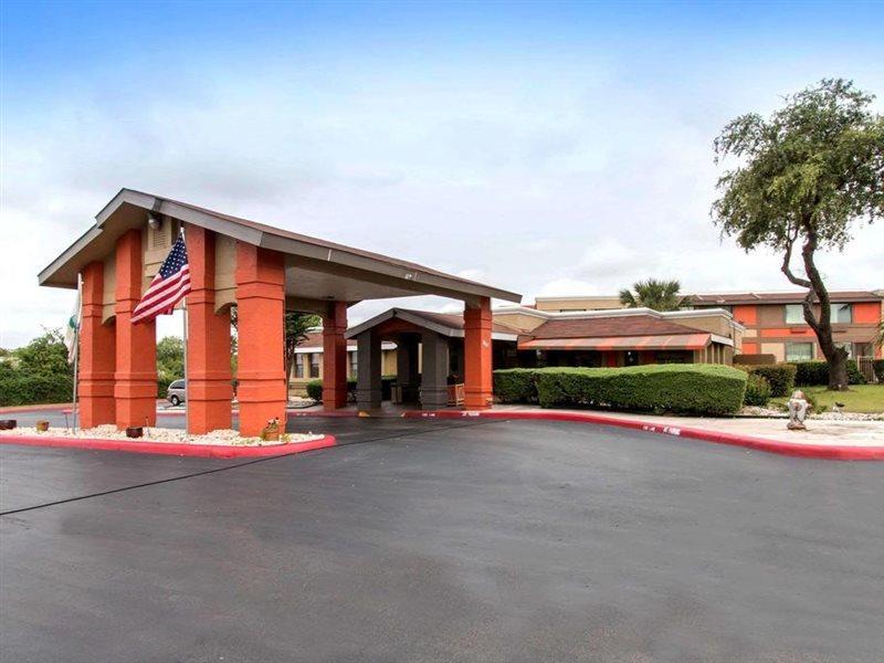 Hotel Quality & I-35 Near Frost Bank Center San Antonio