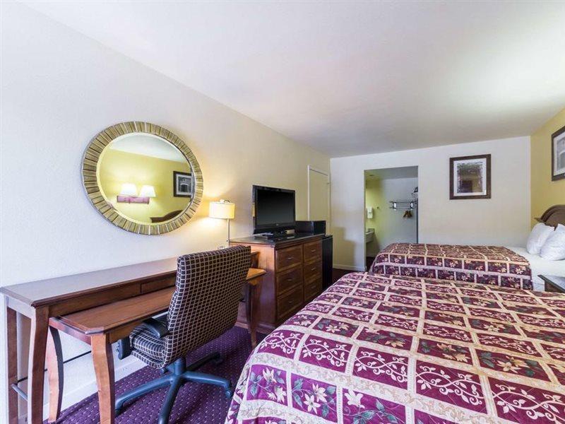 Motel Hillview At Six Flags Fiesta