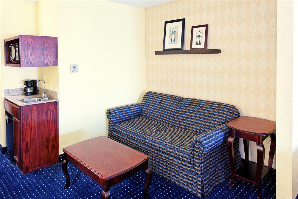 Hotel Express & West Sea World Area By Ihg 3*
