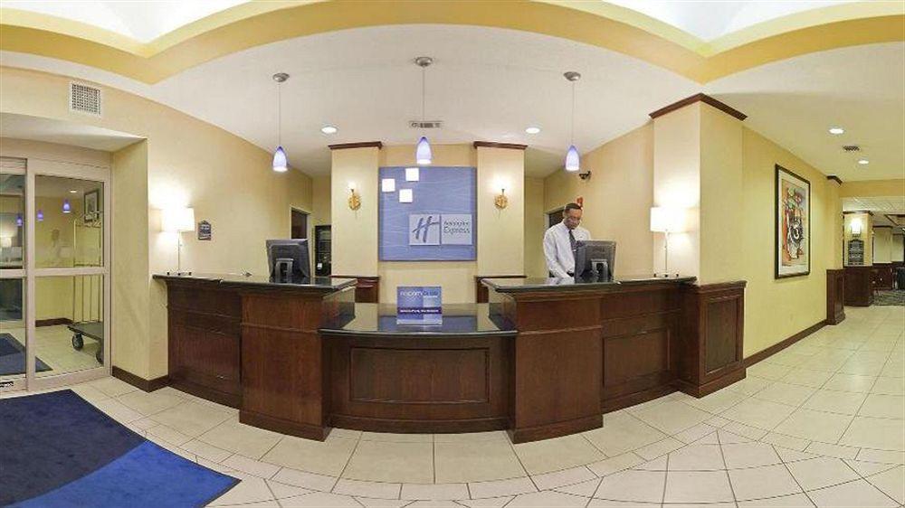 Express & West Sea World Area By Ihg Hotel