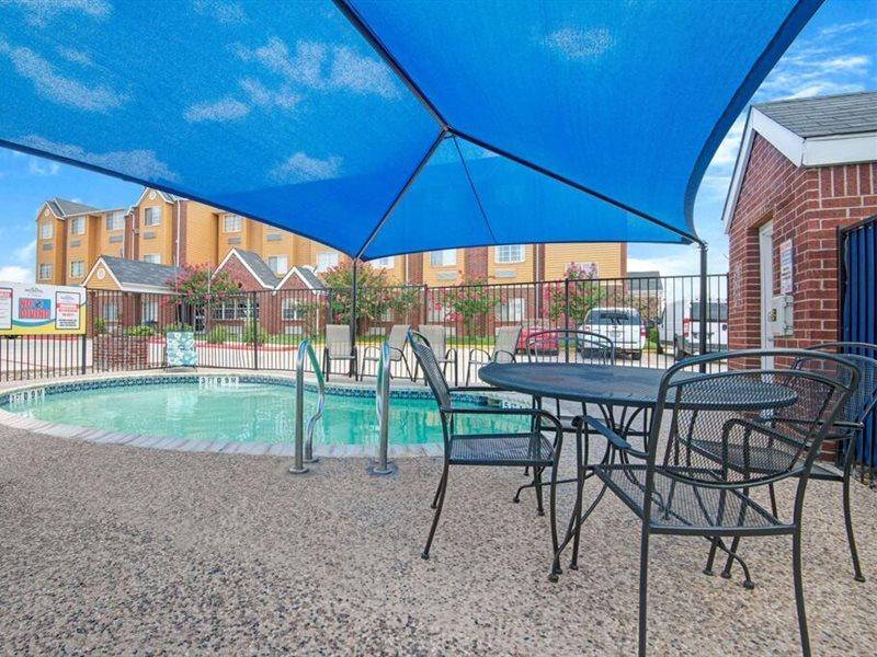 Super 8 By Wyndham Downtown Ne Hotel