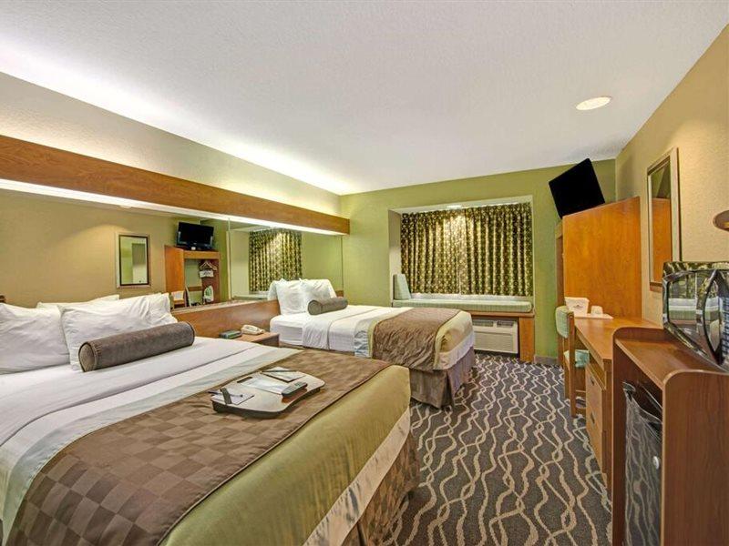 Super 8 By Wyndham Downtown Ne Hotel 2*