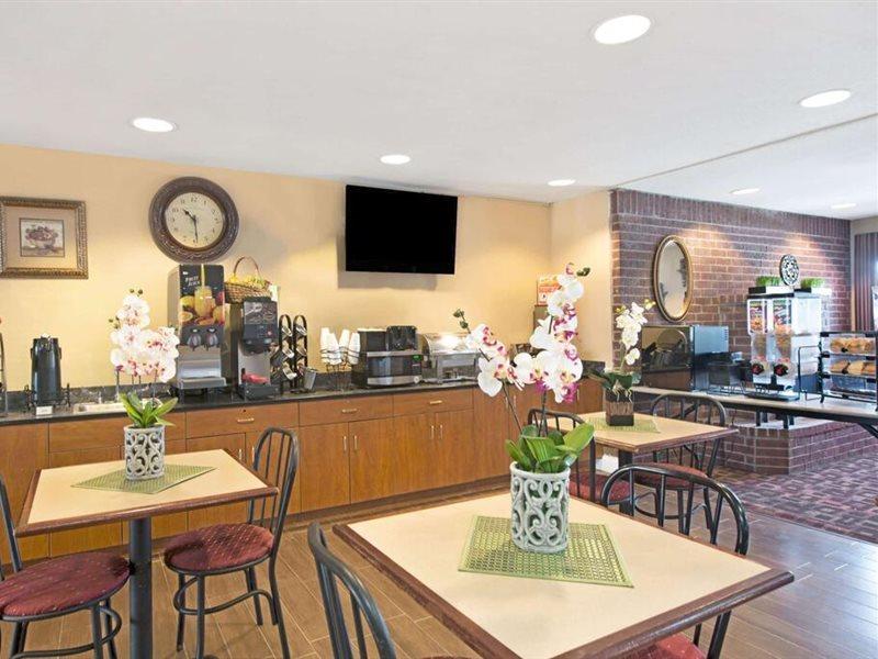 Super 8 By Wyndham Downtown Ne 2* San Antonio