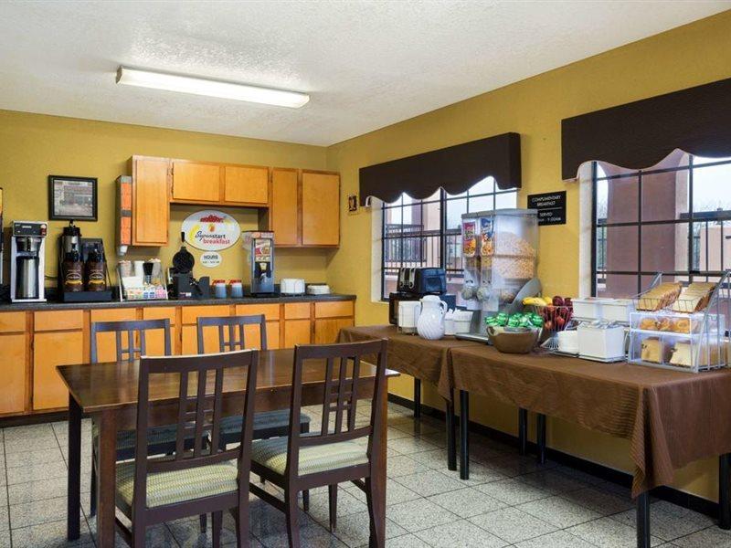 Super 8 By Wyndham San Antonio/riverwalk Area 2* San Antonio